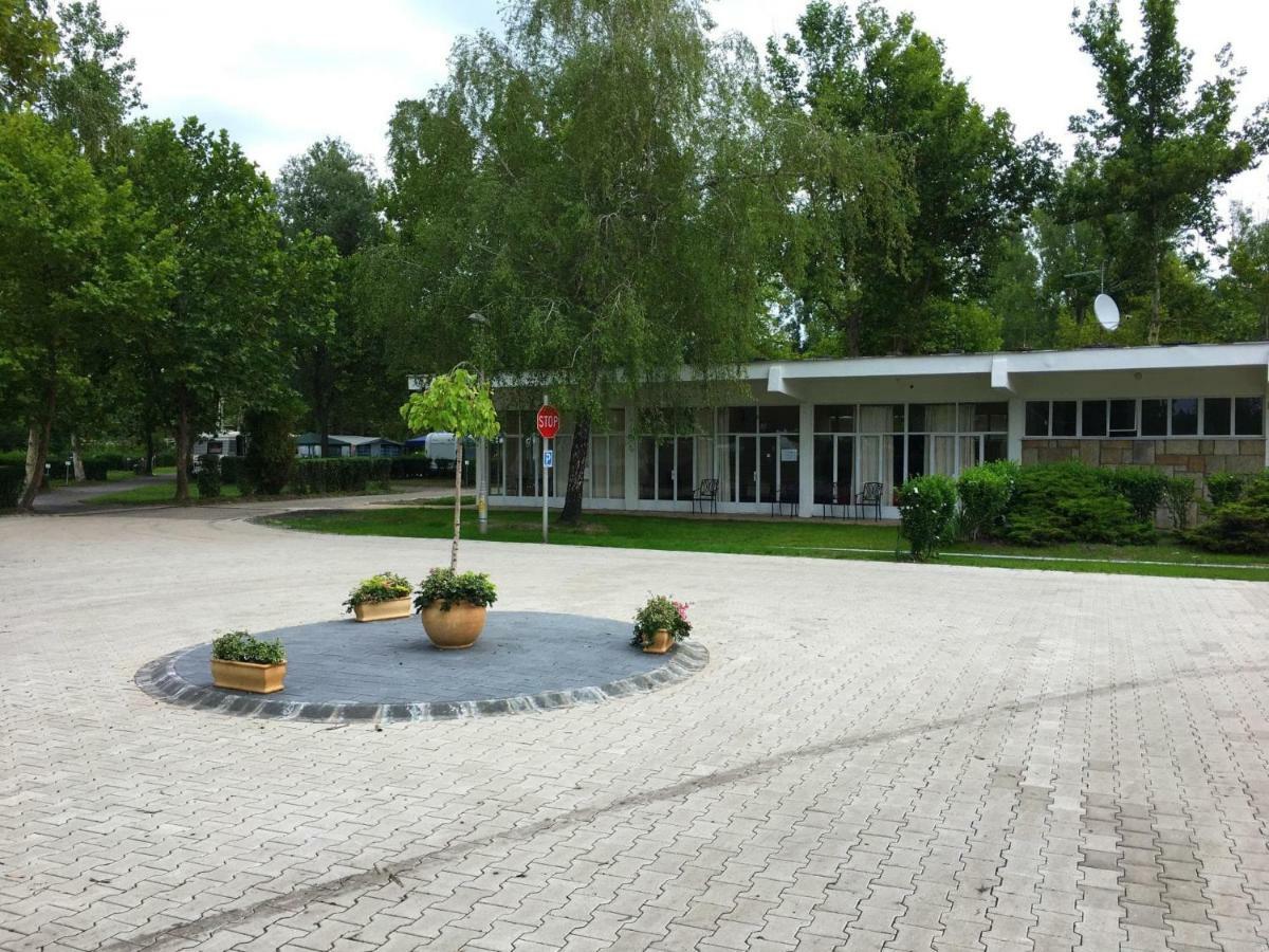 Napsugar Club Es Panzio Bed & Breakfast Fonyód Eksteriør bilde